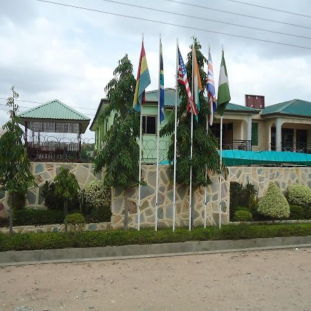 Dokua Royal Hotel Kwabenya Exterior foto