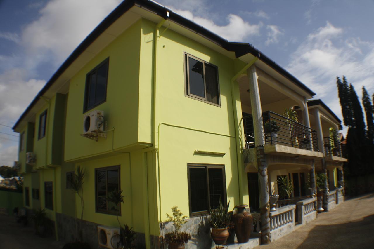 Dokua Royal Hotel Kwabenya Exterior foto