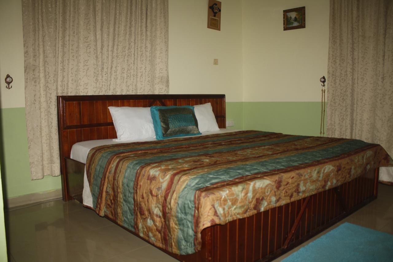 Dokua Royal Hotel Kwabenya Exterior foto