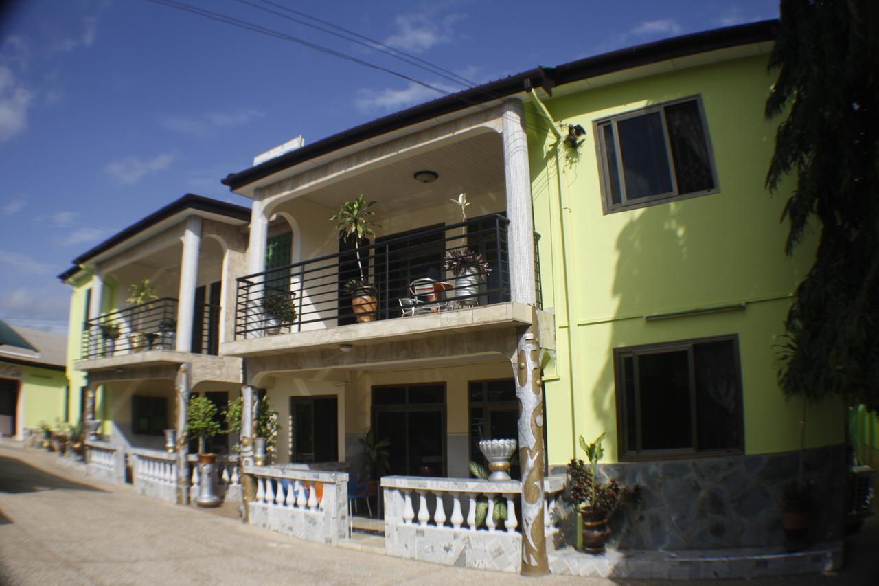 Dokua Royal Hotel Kwabenya Exterior foto