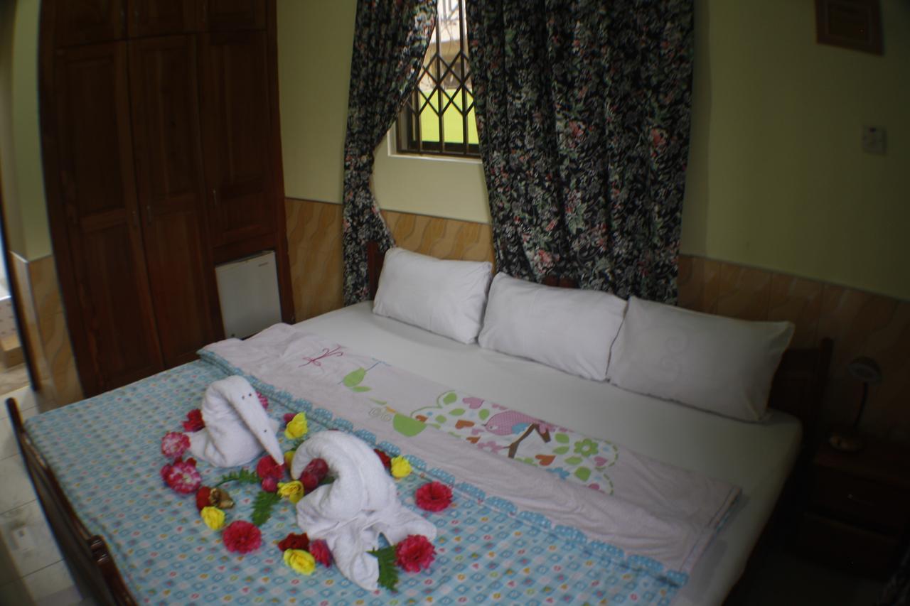 Dokua Royal Hotel Kwabenya Exterior foto