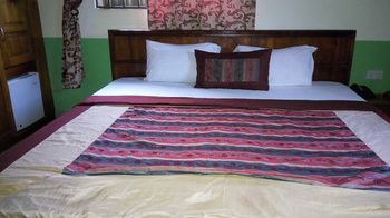 Dokua Royal Hotel Kwabenya Exterior foto